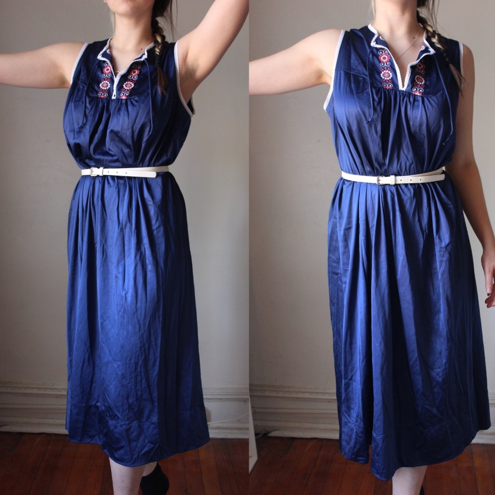 Vintage Blue Floral Embroidered Nightgown - Picture 2 of 4